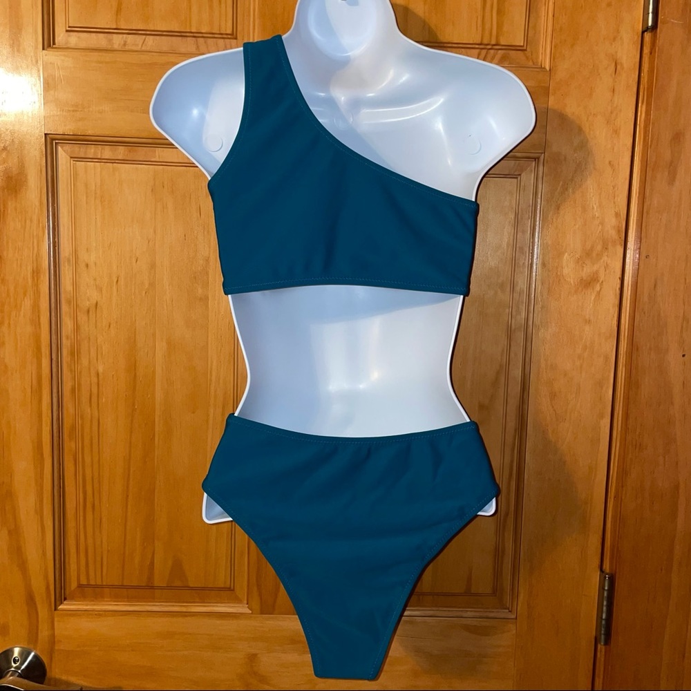 NWOT- Women’s 2 piece swimsuit - Picture 4 of 7